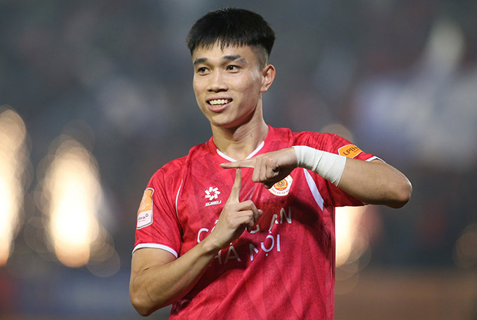 Lê Văn Đô giúp CLB Công an Hà Nội vượt lên dẫn trước - Ảnh: Minh Tuấn 