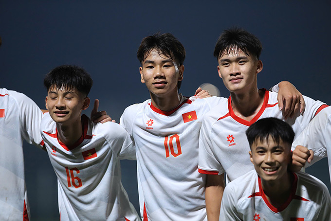 U17 Việt Nam khởi đầu suôn sẻ - Ảnh: Đức Cường