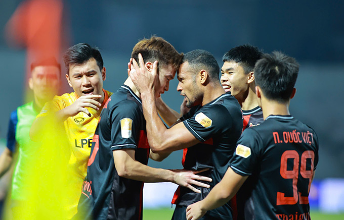 Ninh Bình thắng ngược Hải Phòng - Ảnh: Phan Tùng 