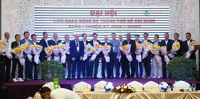 Ban chấp hành nhiệm kỳ mới. Ảnh: Nguyễn Quang 