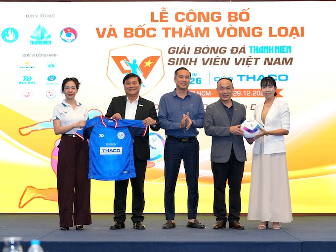 Lãnh đạo VFF và báo Thanh Niên tại cuộc họp báo. Ảnh: Độc Lập 