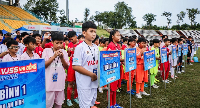 Giải đấu năm nay quy tụ 24 đội, chia thành 8 bảng