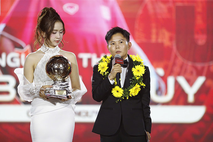 Bích Thuỳ nhận giải Quả bóng vàng nữ Việt Nam lần đầu trong sự nghiệp 