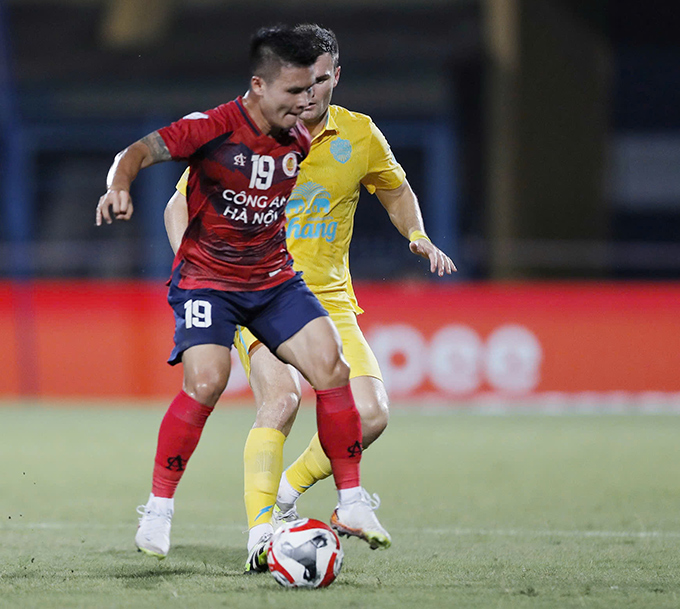 Phong độ ổn định và màn thể hiện ấn tượng trong màu áo của CAHN đã giúp Quang Hải lấy lại vị thế của cầu thủ nội đắt giá nhất Việt Nam - Ảnh: Minh Tuấn 