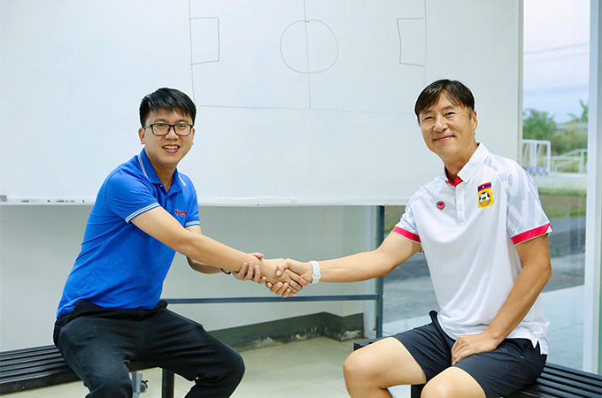 HLV Ha Hyeok Jun trong buổi trả lời phỏng vấn độc quyền Bongdaplus trước thềm AFF Cup 2024 - Ảnh: Đức Cường 