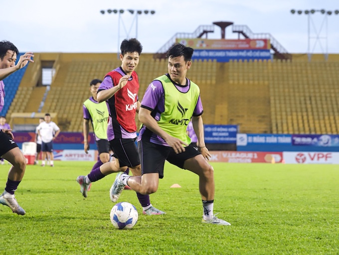 Hồ Tấn tài đã quay lại tập luyện cùng các đồng đội ở Becamex TP.HCM. Ảnh: CTV