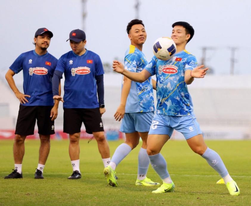 Dàn cầu thủ U22 Việt Nam nỗ lực cạnh tranh suất thi đấu ở SEA Games 33_692757d33607e.jpeg