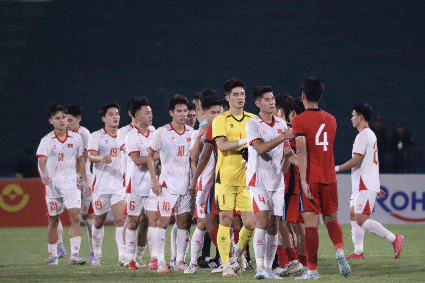 HLV Kim Sang Sik tạm chia tay ĐT Việt Nam ngay sau trận gặp Lào_691d8ceb5d424.jpeg