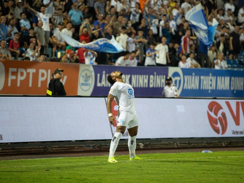 Vừa trở về từ ĐT Việt Nam, Xuân Son ra sân ngay cho Nam Định_691fd2835dd40.jpeg