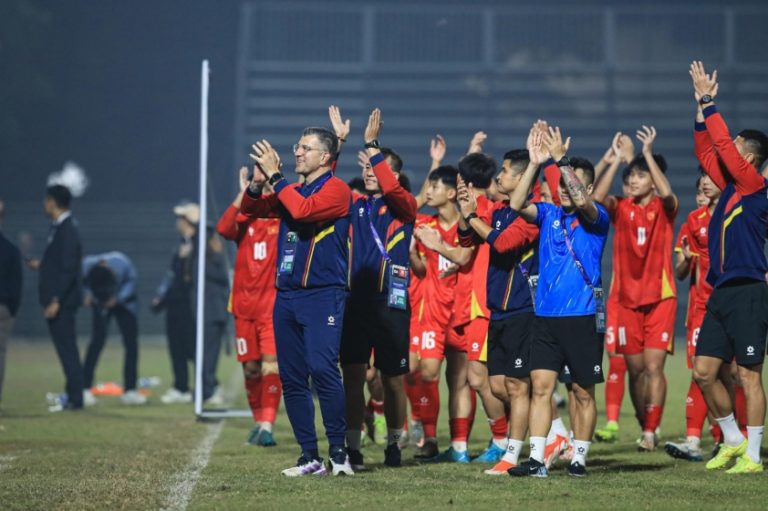 Giúp Việt Nam loại Malaysia, HLV Brazil lập tức có nhiệm vụ mới 69327ae25e3d9.jpeg