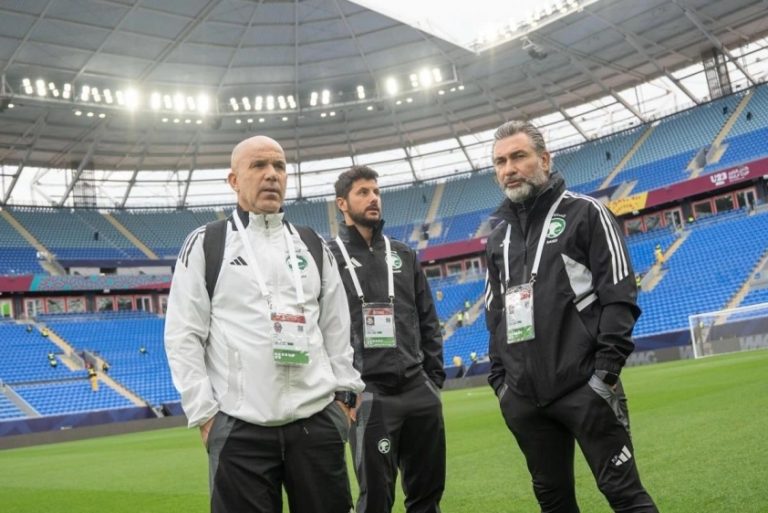 HLV Kim Sang Sik dùng ‘dark magic’ so tài huyền thoại bóng đá Ý 694a398300ac5.jpeg