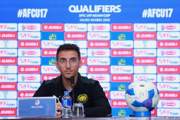 HLV Malaysia thốt lên khi thua 0-4: ‘Việt Nam quá mạnh’_692cd2504986b.jpeg