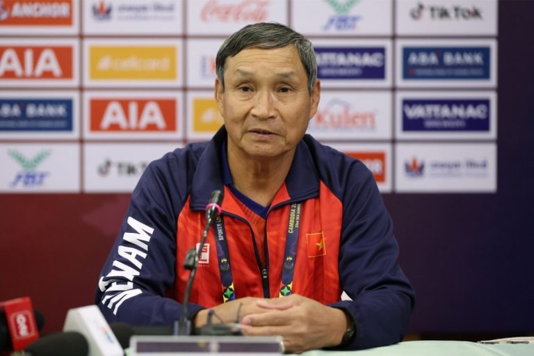 NÓNG: HLV Mai Đức Chung chia tay ĐT nữ Việt Nam sau trận thua Philippines 6942dedd81632.jpeg