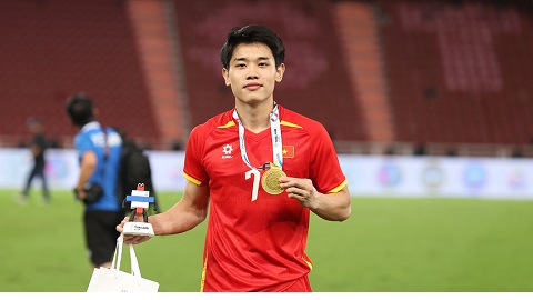 Quả bóng vàng 2025: Đình Bắc ‘đấu’ với Quang Hải, Hoàng Đức? 694a15e67f1b8.jpeg