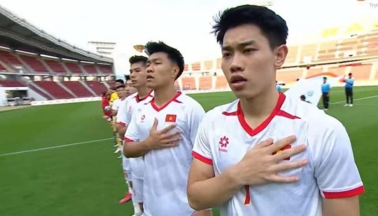SỐC: Quốc ca Việt Nam bị Thái Lan ‘bỏ quên’ vì hết giờ hành chính 6932a4eca8b84.jpeg