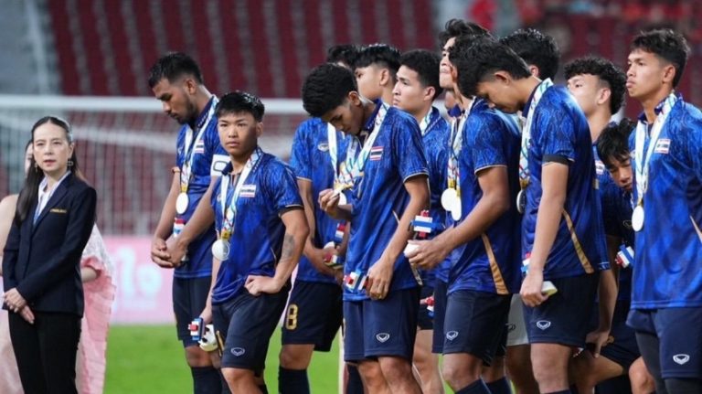 Truyền thông Thái Lan thừa nhận: ‘Chúng ta đang đứng yên’ 69460cd543415.jpeg