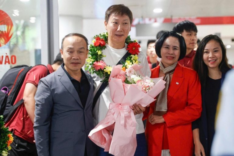 U22 Việt Nam về nước sau tấm HCV lịch sử ở SEA Games 33 6945805125a04.jpeg