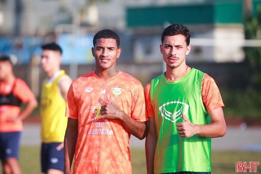 2 tiền đạo Brazil sắp gia nhập bóng đá Việt Nam 695baf41c3970.jpeg