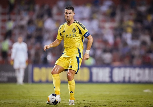 Gọi tên Messi, CĐV đối thủ khiêu khích Ronaldo 695caa2518837.jpeg