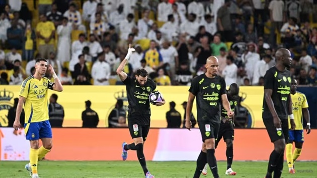 Ronaldo bất lực, Al Ittihad lội ngược dòng thắng Al Nassr 3 2 695ca81a9a565.jpeg