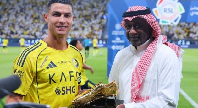 Ronaldo được trao Chiếc giày vàng 695ca6697b948.jpeg