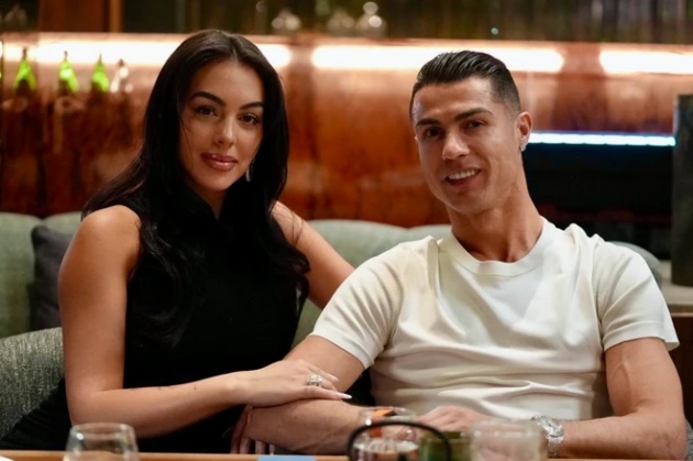 Ronaldo sắp cưới Georgina? 6960ab2521ca6.jpeg