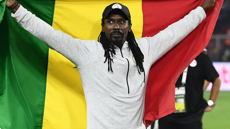 Thầy của Mane bị nợ 6 tháng lương 6960b03e8c5ba.png