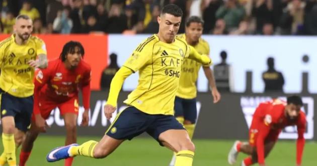 Ronaldo cán mốc 180 bàn phạt đền khi Al Nassr thua Al Qadsiah 6982f5a663816.jpeg