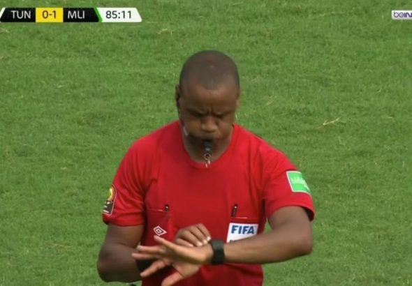 Trọng tài mắc sai lầm hy hữu ở CAN 2021 6982fa8720d65.jpeg